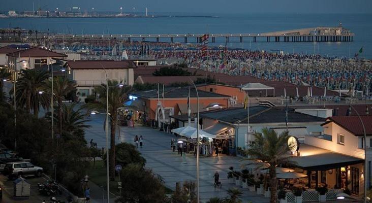 Hotel Dei Tigli Lido di Camaiore Exterior foto